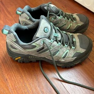 Merrell hiking shoes size 8 US